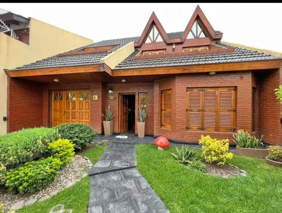 Casa En Venta En Merlo