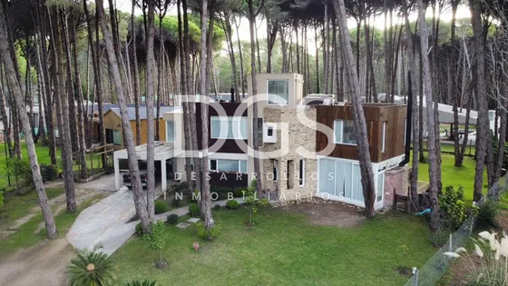 Casa En Venta En Carilo