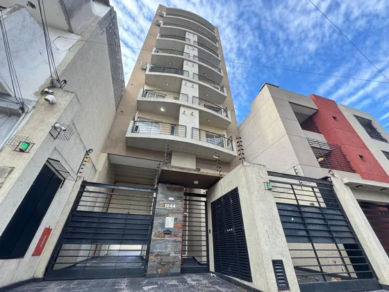 Departamento De 2 Ambientes Con Cochera - Apto Credito Lanus Este