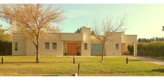 Venta De Casa Tres Dormitorios, La Plata, Haras Del Sur 1