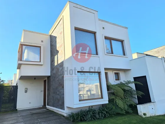 Casa En Venta De 3 Dorm. En Temuco