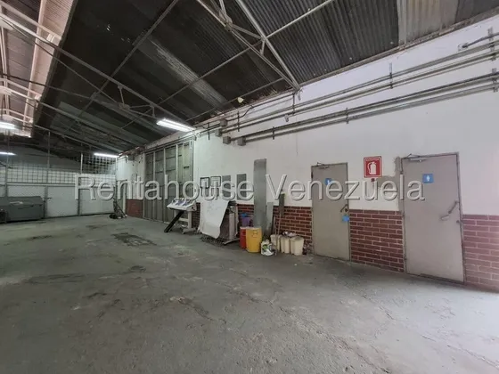 Venta Galpon Edificio O Locales A Pocos Metros Av Carabobo, Maracay. Ljsa 25-7141