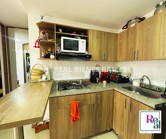 Se Vende Amplio Y Cómodo Apartamento En Unidad Cerrada.