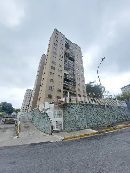Best House Vende Comodo Y Amplio Apartamento En Urbanizacion Quenda ( Los Alpes 1 )