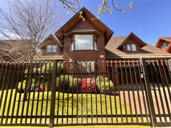 Vende Gran Casa En Puerta De Alcalá 6 Dormitorios - 4 Baños