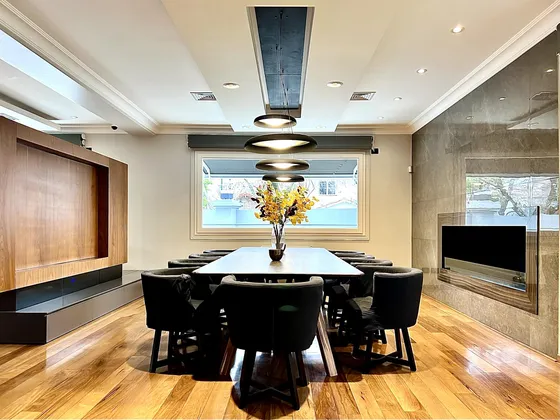 Espectacular Casa De 3 Plantas En Venta, Con Jardín Y Pileta - Acassuso
