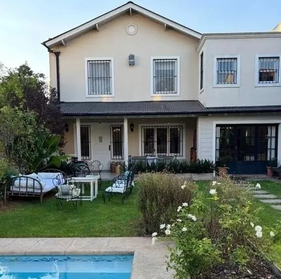 Casa 5 Ambientes Barrio Ingles, Hurlingham