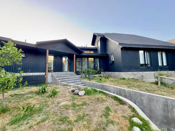 Cómoda Casa Recién Remodelada En El Arrayán Amplios Dormi