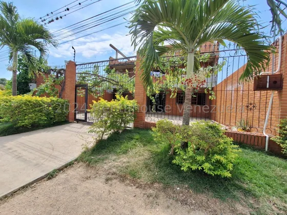 Rosa Rodríguez Vende Edificio En Zona Norte De Barquisimeto 24-19072