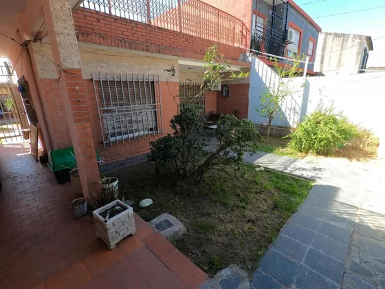 Casa En Venta - 3 Dormitorios 2 Baños - 300mts2 - Rafael Castillo