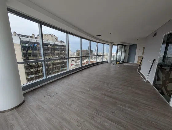 Oficina En Torre Piso Alto Av. Corrientes Y Callao Con Cochera Vista