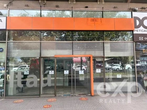 Gran Local Comercial En Av. Las Condes