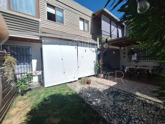 Casa En Venta De 6 Dorm. En Quinta Normal