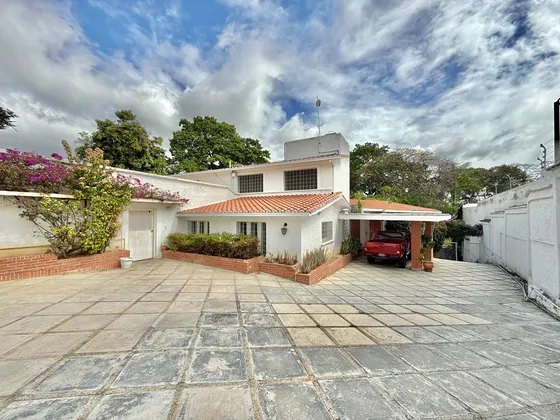 Casa En Alquiler 2000 M2 Valle Arriba