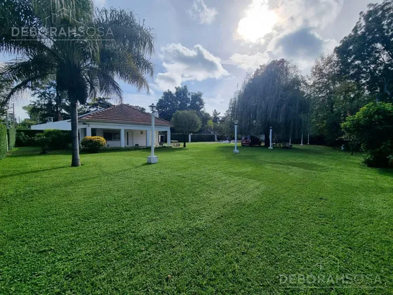 Venta Casa Con Hermoso Parque Y Piscina , En  La Reja, Moreno!!!