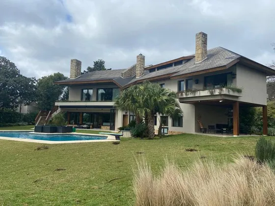 Excelente Casa De Gran Categoría En Venta.
