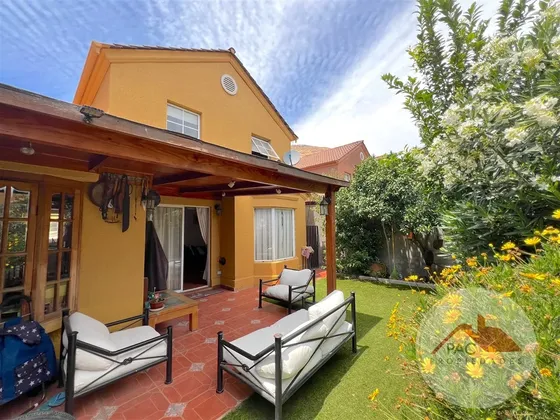 Casa En Venta De 3d/3b En Microbarrio Valle Lo Campino