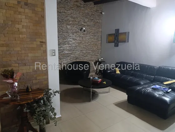Sm Casa En Venta En Las Esmeraldas 25-23767 Yf