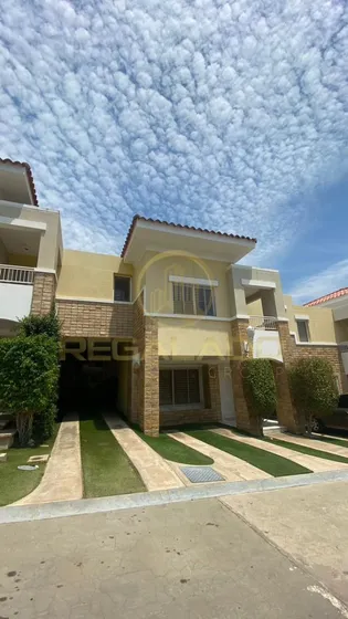 Cv-1504 Zona Este Townhouse Puerto Banus Avenida El Milagro