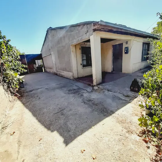 Amplio Terreno Con Casa Solida Para Remodelar En La Granja