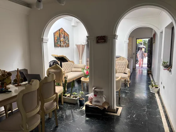 Casa De Tres Habitaciones Y Un Local Comercial Independiente