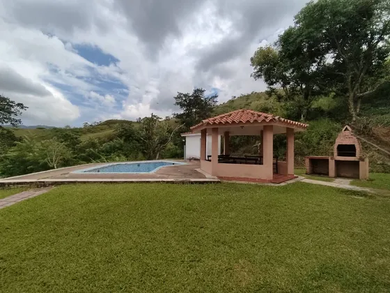 Venta De Finca En Aguirre, Montalbán - 1631 Inmobiliaria Maggi.