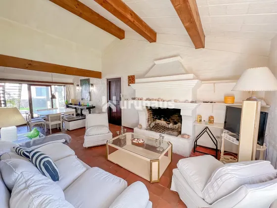 Casa A La Venta 4 Dormitorios + Servicio - La Barra - Punta Del Este
