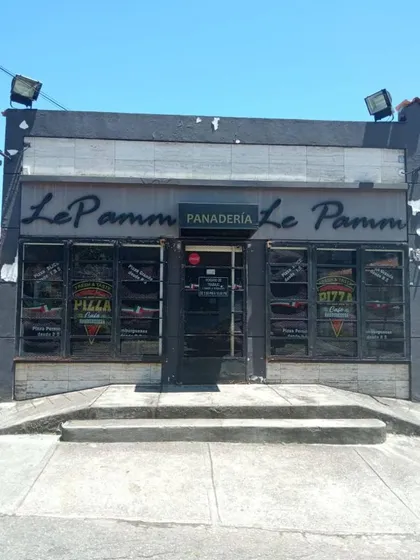 En Alquiler!!  Amplio Local Comercial  De 120 Mts2 Ubicado En La Avenida Principal Del Barrio Colon A Escasos Metros De La Avenida Guayana.