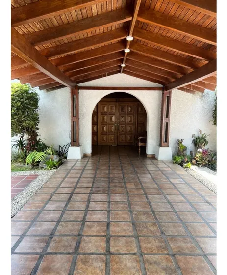 Vendo En La Lagunita Quinta Con Vista A Los Campos De Golf Gy