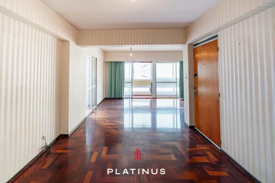 Departamento Semipiso De 4 Dormitorios En Venta Con Cochera, Bº Centro