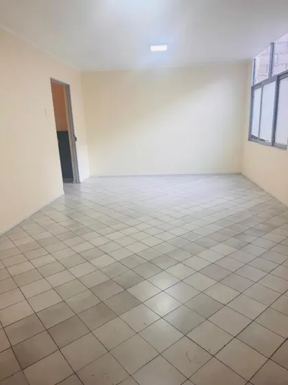 Arriendo Amplia Oficina Central En Calle San Matín De La Ciu