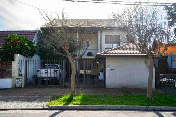 Casa En Venta En Luis Guillon
