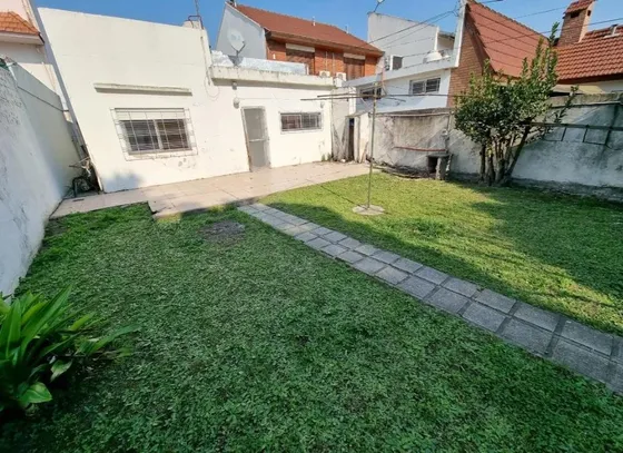 Casa En Venta - 2 Dormitoritos 1 Baño  - 118mts2  - Bernal Oeste
