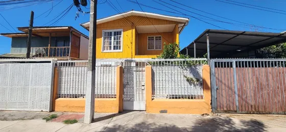 Casa En Venta De 6 Dorm. 2 Baños En Maipú