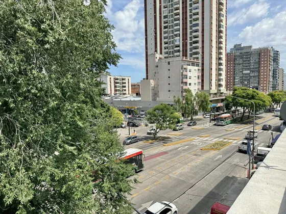 Impecable Departamento Como A Estrenar En Vicente Lopez, Sobre Av. Maipu.