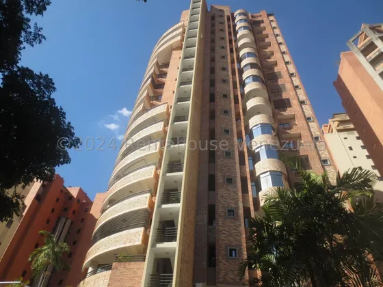 Maria Elena Latouche Te Ofrece En Venta Hermoso Apartamento Semi Amoblado, Mobiliario De Lujo A Estrenar. Visite Su Nuevo Hogar. Mels 25-3475