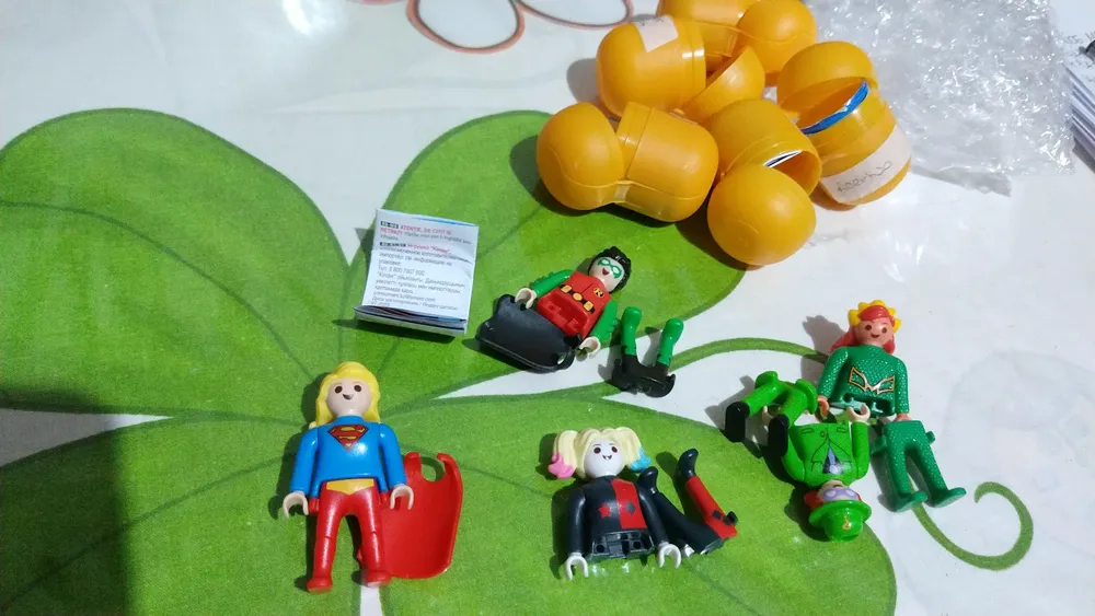Playmobil Kinder Sorpresa - Dc Super Chica Superheroes 2026 | Envío gratis