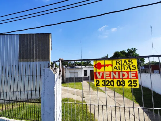 Inmobiliaria Rías Altas, Próximo A Avenida César Mayo Gutierrez, Casa Y Apartamento En Padrón Único!!