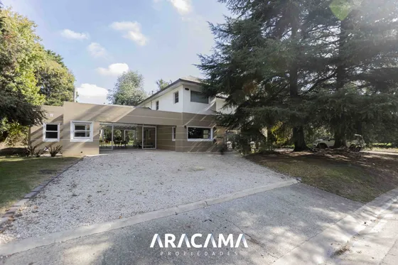 Casa Con 4 Dormitorios En Venta En Saint Thomas Norte - Canning