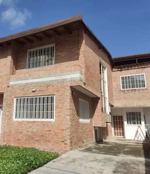 Quinta En Alquiler Urb. Cantarrana Maracay