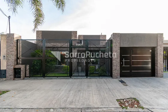 Venta Casa 3 Ambientes Con  Departamento De 2 Ambientes En Ramos Mejia.