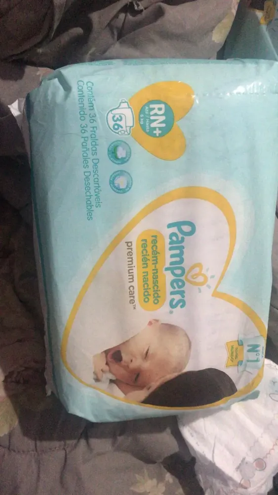 Fraldas recém-nascido Premium Care tamanho RN+ com 20 unidades Pampers