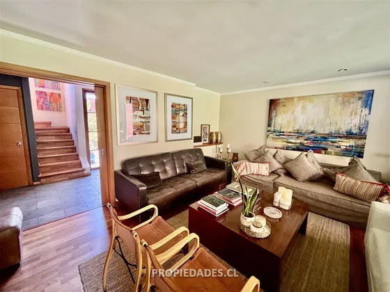 Casa En Venta De 5 Dorm. En Las Condes