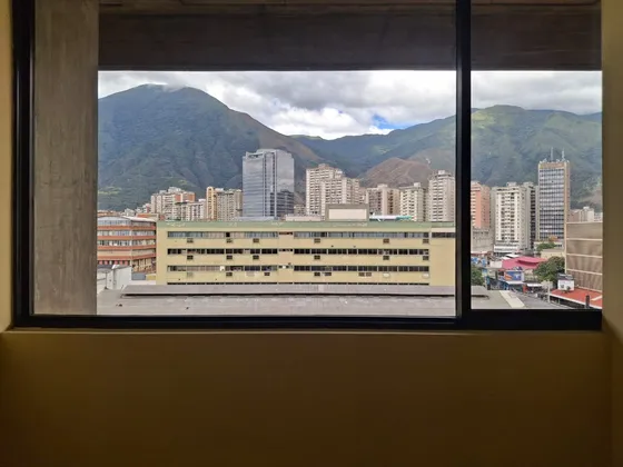 Oficina En Alquiler Ubicada En Los Cortijos.