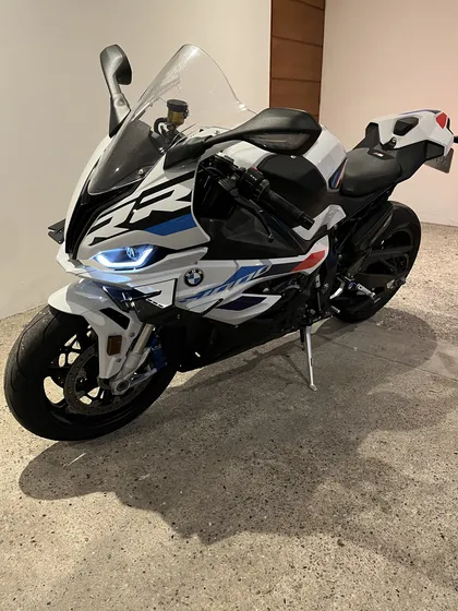 Color Blanco M Motosport, Akraprovic, Rines Magnesio Forjado