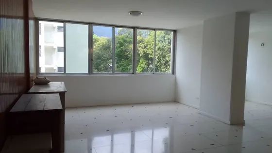 Jc - Apartamento En Venta 134 M2. 3 Habitaciones + Servicio. 3 Baños. 2 Estacionamientos. Chuao