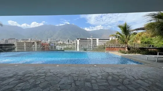 Apartamento En Venta Las Mercedes Planta Baja Remodelado Con Terraza Y Pozo #26-16942 Darlys