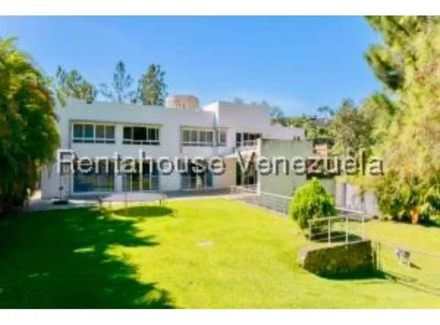  #25-9582  Bella Casa Moderna, En La Lagunita Country Club 