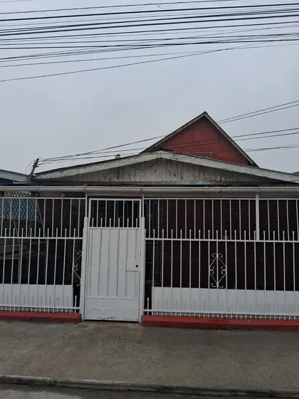 Amplia Propiedad Multifamiliar Con 3 Viviendas