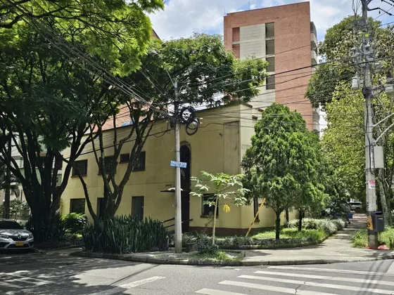 Arriendo Casa Esquina Comercial  Laureles Medellín 